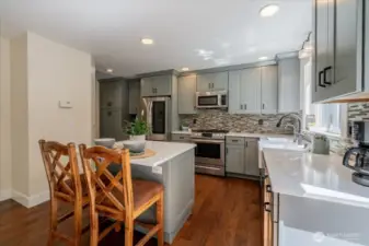 Eat-in Kitchen Bar