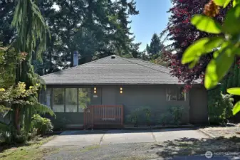 Welcome to 4960 Harbor Hills Dr.!