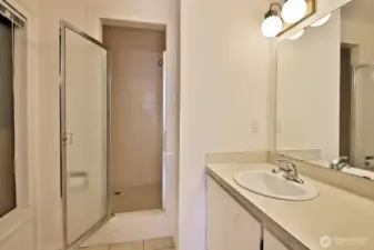 3/4 primary bathroom with ceramic tile.