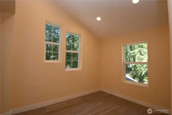 BONUS room w/vaulted ceilings