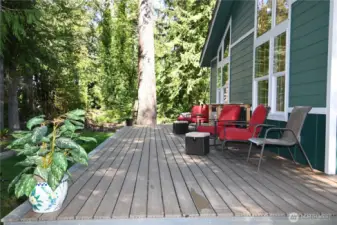 Entertain in style ~ deck faces the river.
