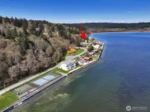 Easy walk from the house to the beach amenities.