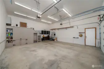 Huge 2+ garage