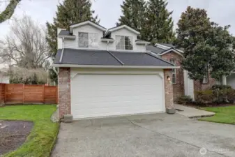 Large side yard next to the garage.