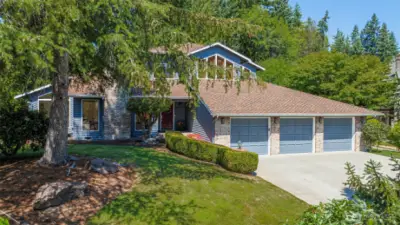 Welcome to this beautiful home located in Mill Creek's desirable Douglas Fir neighborhood!