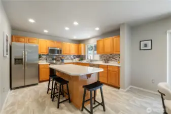 Large kitchen w/ island seating.