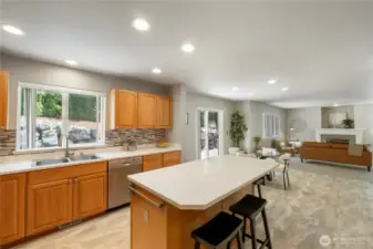 Open room concept to enjoy easy entertaining.