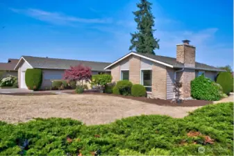 Large, level and sunny lot with lots of potential to expand on the footprint