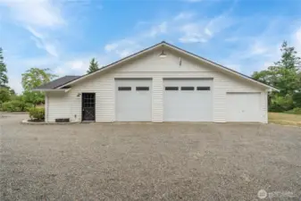 Huge attached garage & shop