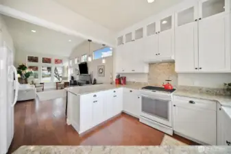 This newly renovated kitchen will not disappoint!
