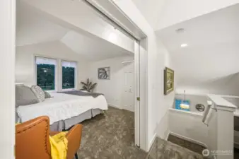 The upstairs guest room enchants with soaring cathedral ceilings and breathtaking views over the tranquil pond and lush golf course.