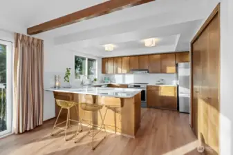 Eating bar for four stools