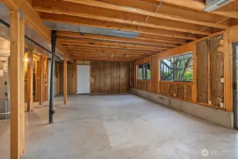 Full basement with tons of potential.