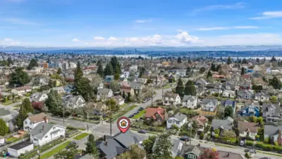 Eastide/Bellevue cityscape and Lake WA