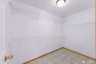 Primary suite walk-in closet