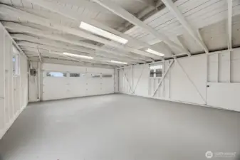 HUGE GARAGE