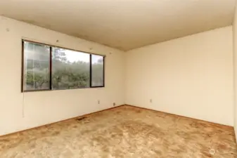 Spacious primary bedroom.