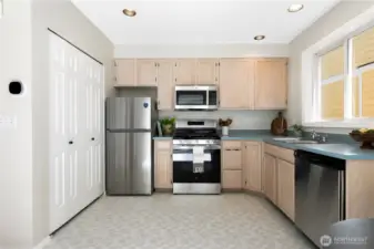 kicthen has brand new fridge, range and microwave