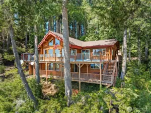 A log cabin with character. A view with no limits. Welcome home.