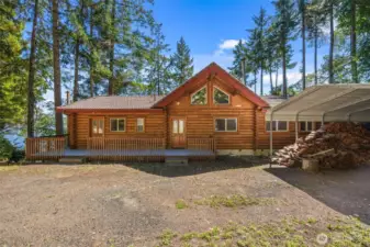 Life feels different when you’re surrounded by nature and water. Welcome home.