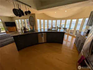 lots of windows with 180 degree views of Lake Chelan