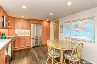 Smart Layout offers easy flow between kitchen, dining, and living areas.