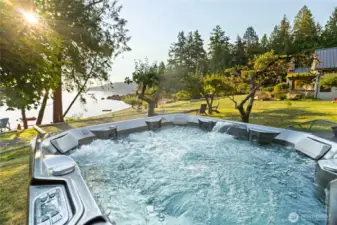 Hot tub with unobstructed view of the stars.