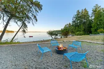 Firepit / dancefloor