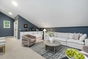 Spacious studio/MIL above garage