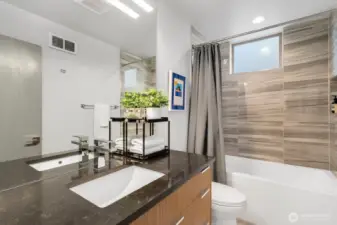 Mid-level full bath