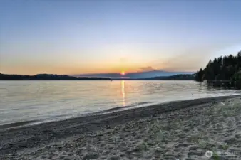 48 feet of deeded no-bank waterfront with direct beach access and tideland rights. Prime Gig Harbor location offering rare shoreline connection and sweeping water views.