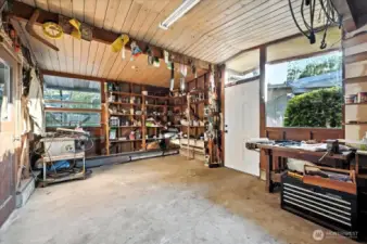 Spacious shop for woodworking, hobbies, and tools.