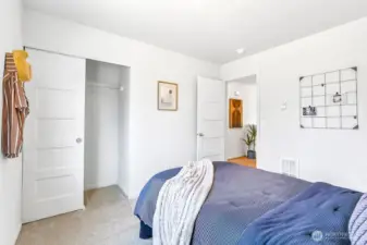 Photographs are for illustrative purposes only. Features, finishes, interior/exterior colors, landscaping and floorplan shown may vary from actual homes built.