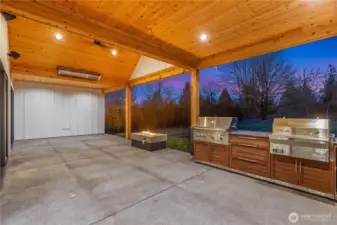 Beautiful outdoor kitchen