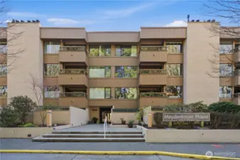 3 steps to the building