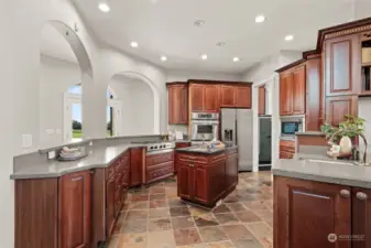 Bartop seating around kitchen