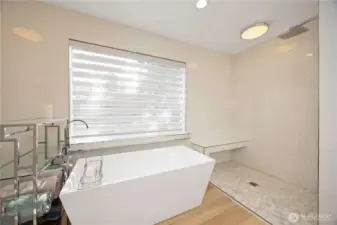 Beautifully updated primary ensuite soaking tub & walk-in shower