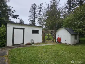Outbuildings/Dog Kennel