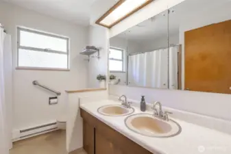 Main floor Full bath
