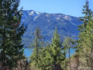 Come take down some trees (on your own property!) and get even more gorgeous views of Lake Cle Elum and surrounding mountains! Such a stunning area to build the home of your dreams! Live full time or use as a weekend getaway from the big city lights and hustle/bustle.  Kick back and enjoy all 4 seasons of outdoor recreation and beauty that this area offers. Not far from Suncadia for a round of golf or excellent dining experience, fabulous shops in downtown Cle Elum and nearby Roslyn, or just take a drive and enjoy the incredible natural landscape of upper Kittitas County.