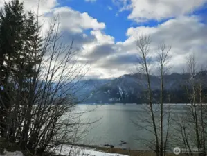 Just across the street from Anna Bell is the gorgeous Lake Cle Elum, the surrounding mountain views are truly breathtaking. Have fun all summer long at the "Lake"...walking distance from your new home building site!