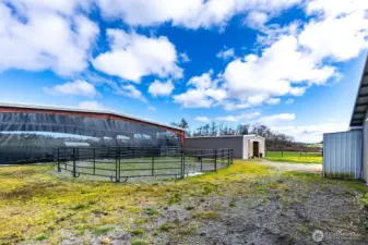Round pen and covered arena
