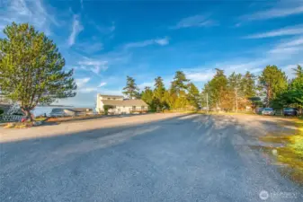 Bartwood Lodge parking, community tennis court towards the right (out of picture)