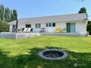Lake side house & fire pit