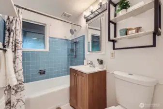 Main floor full bath.