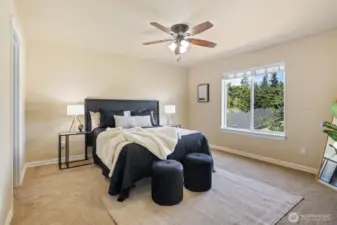 Spacious primary suite!
