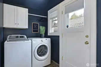 Main floor laundry/mudroom