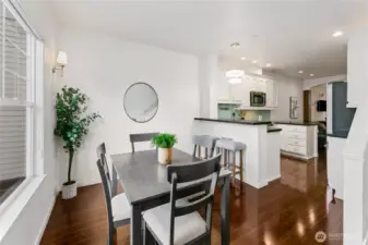Light and bright dining room