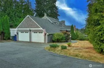 natural tranquility meets city convenience. on quiet Main Street