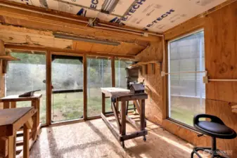 Santa's little workshop! The benches can all stay, and you can see that they are on rollers. Owner used to roll them outside to do messy stuff like cutting or varnishing wood.